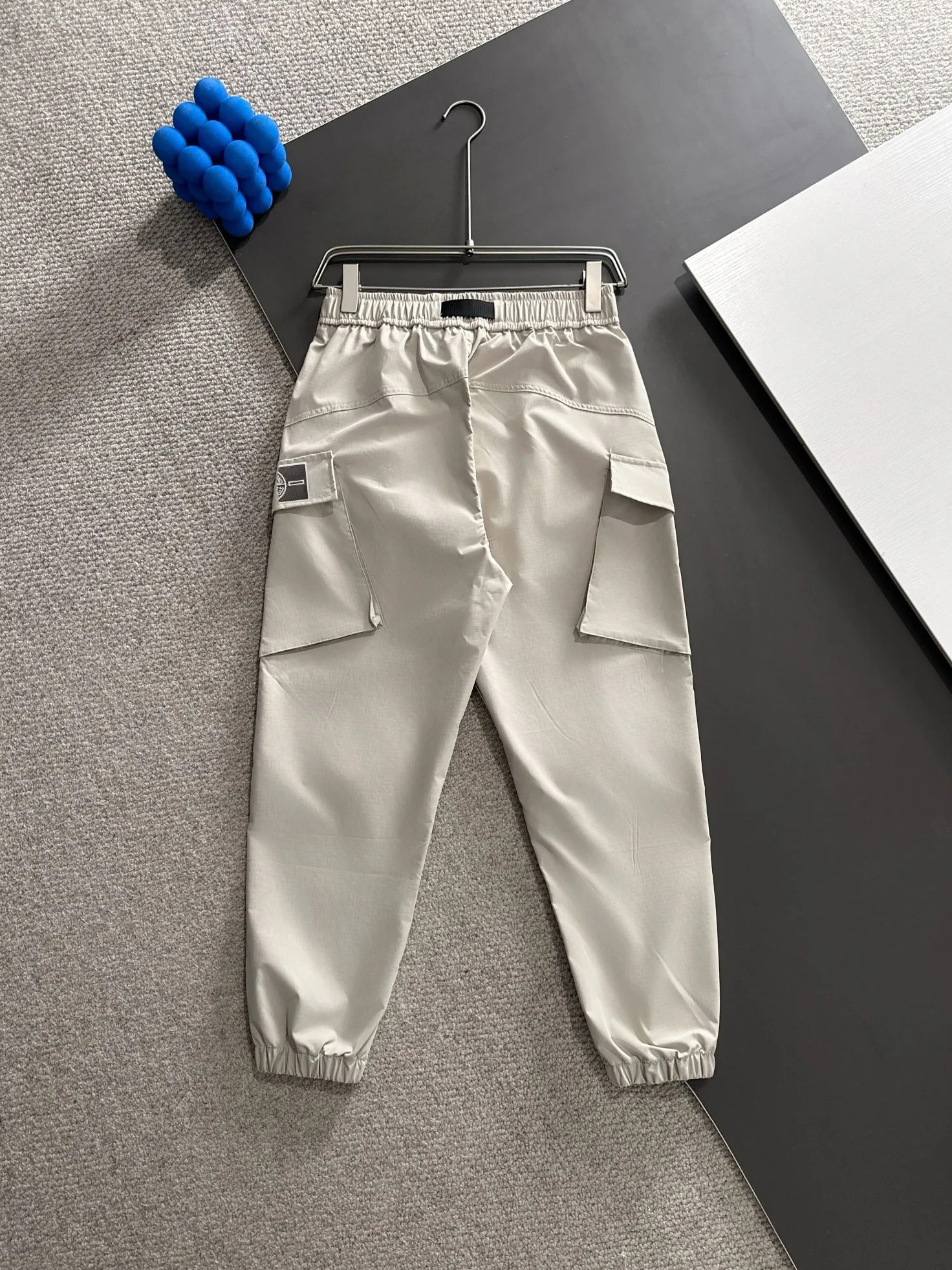 🅿️400 shipped next day Stone lsland/stone island 2025 spring and summer new elastic band casual solid color leggings trousers, trousers hem with two needle stitches, fine and firm stitching, counter-customized fabrics with high breathability and comfort, impeccable details, brand element design concept, reflecting high quality. It feels delicate and soft! It presents a casual cut and the upper body shape is great! Size: M-3XXL